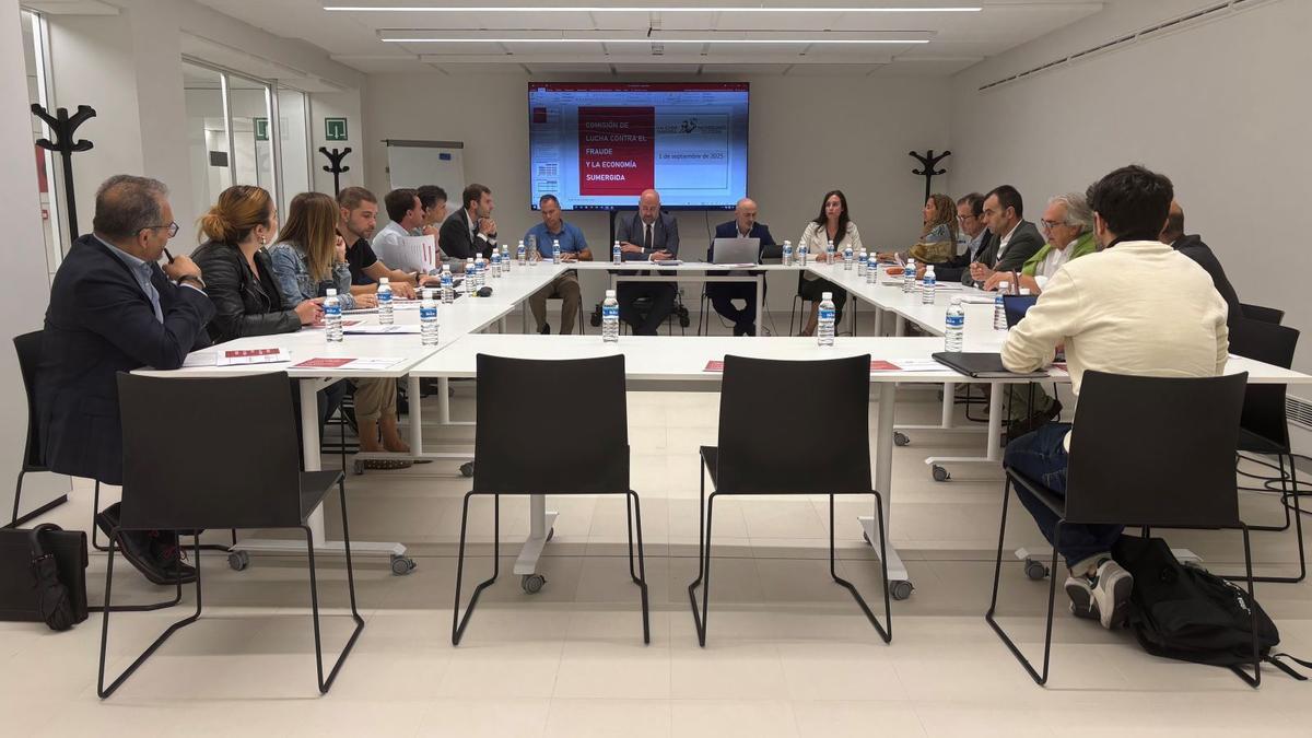 Integrantes de la comisión de lucha contra el fraude, reunidos el pasado septiembre.