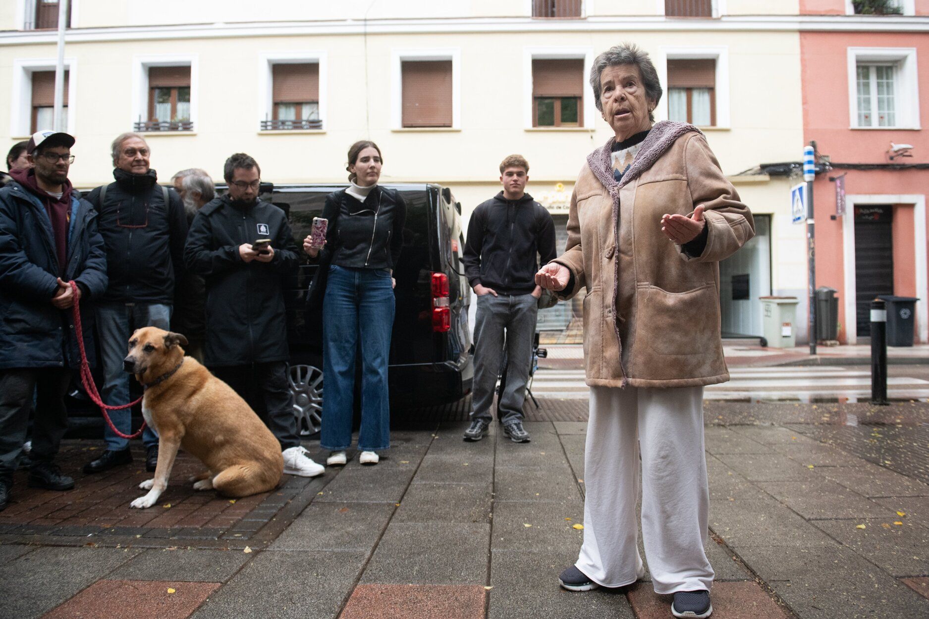 Mari Carmen, de 87 años, logra frenar su desahucio