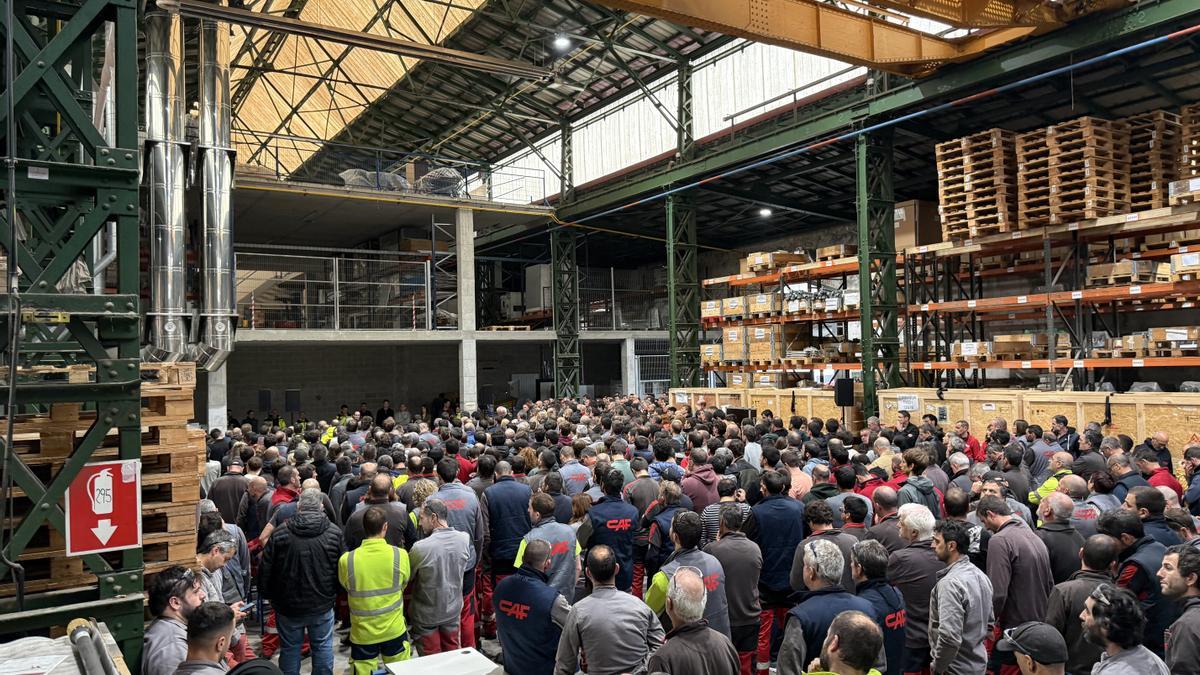 Asamblea de trabajadores celebrada en la sede de CAF en Beasain. / N.G.