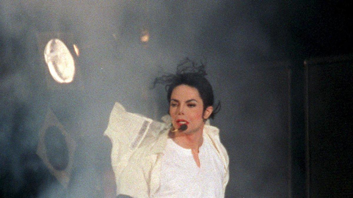 Michael Jackson durante el concierto benéfico &quot;Michael Jackson&amp;Friends&quot;