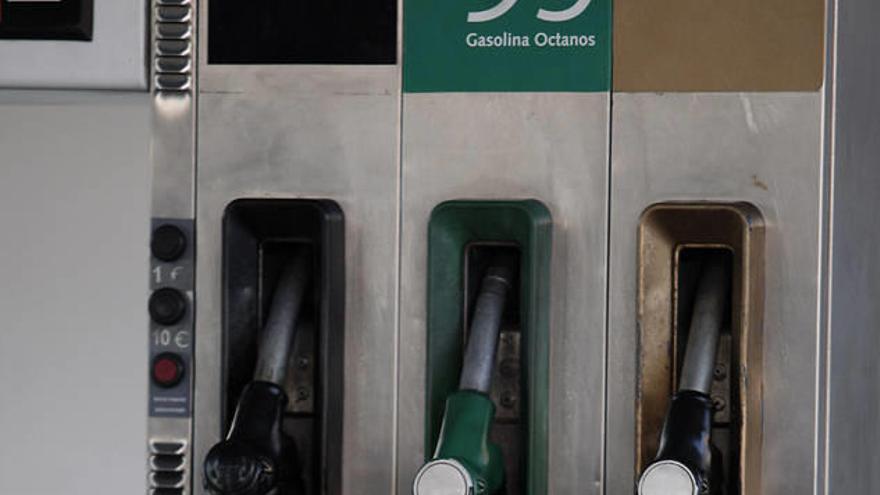 El surtidor de una gasolinera tradicional.