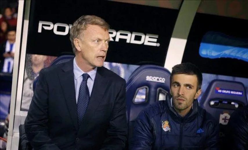 David Moyes, junto a un joven Erik Bretos el día de su debut, en Riazor frente al Deportivo (noviembre de 2014).