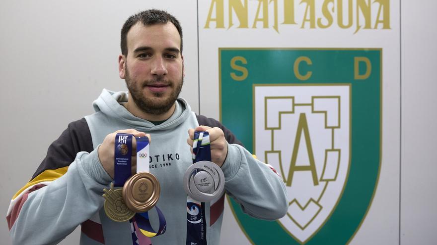 Fermín Iturri, el coleccionista de medallas