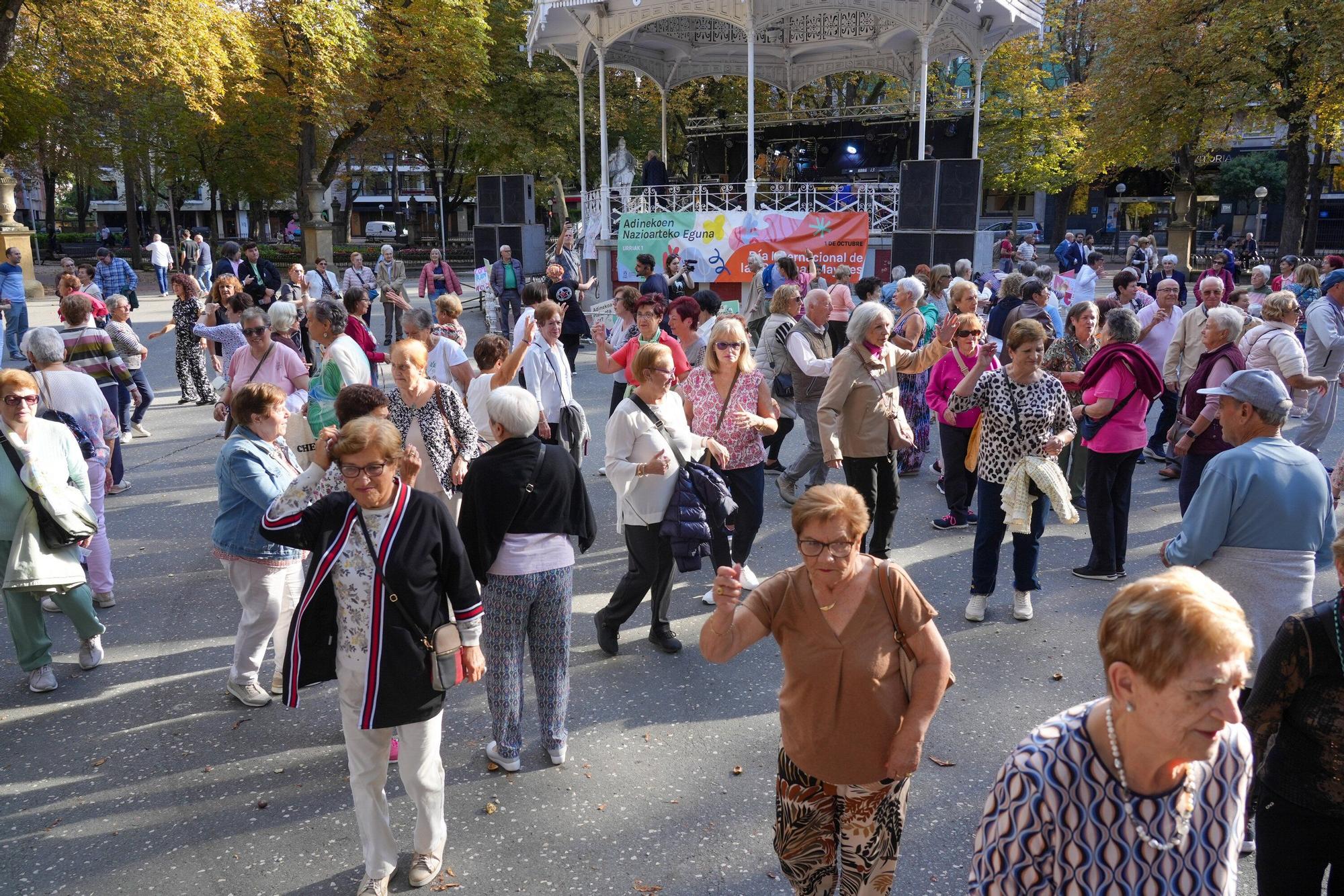 En imágenes: Celebración en Vitoria-Gasteiz del 35º aniversario del Día Internacional de las Personas Mayores