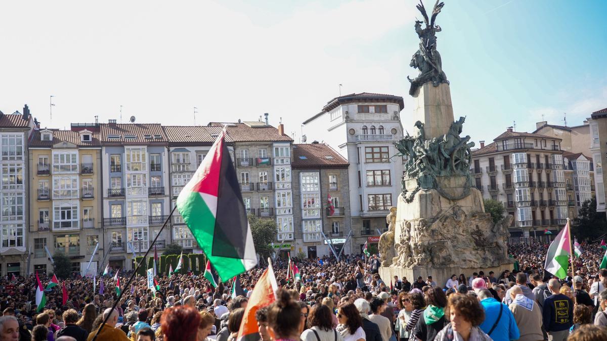 Manifestación en favor del pueblo de Gaza en Vitoria