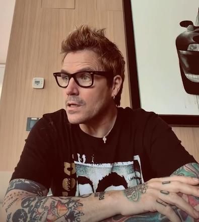 Más allá de las bromas, el artista también ha invitado a hacer una reflexión sobre el poder del contenido editado y compartido en redes sociales.