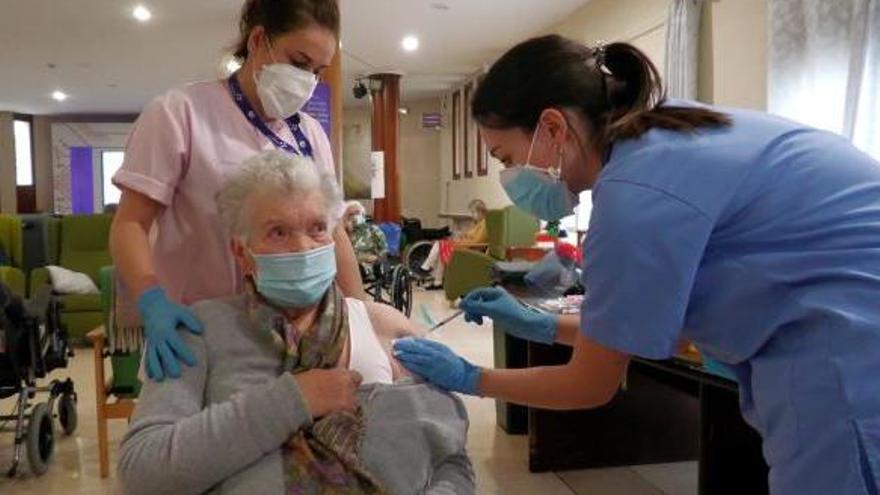 Euskadi comienza a administrar la tercera dosis en las residencias