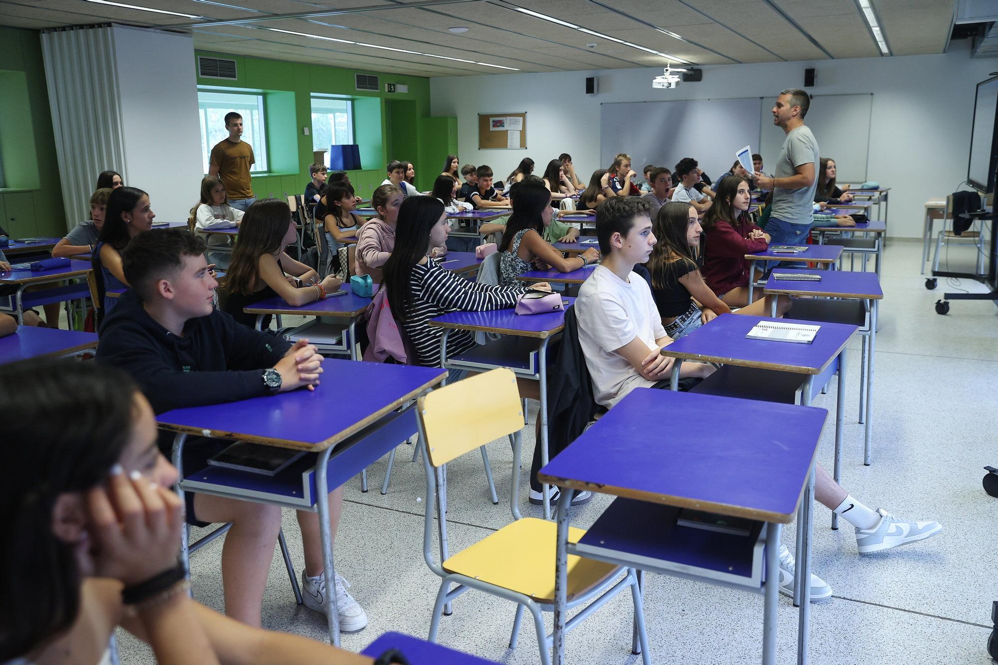 Inicio de curso de secundaria en la ikastola San Fermín en Zizur