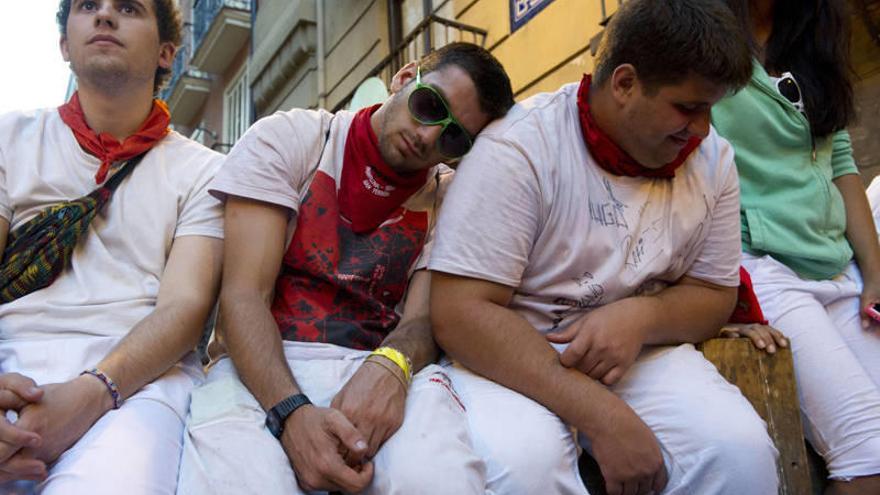 Ambiente en las calles de Pamplona antes del primer encierro.