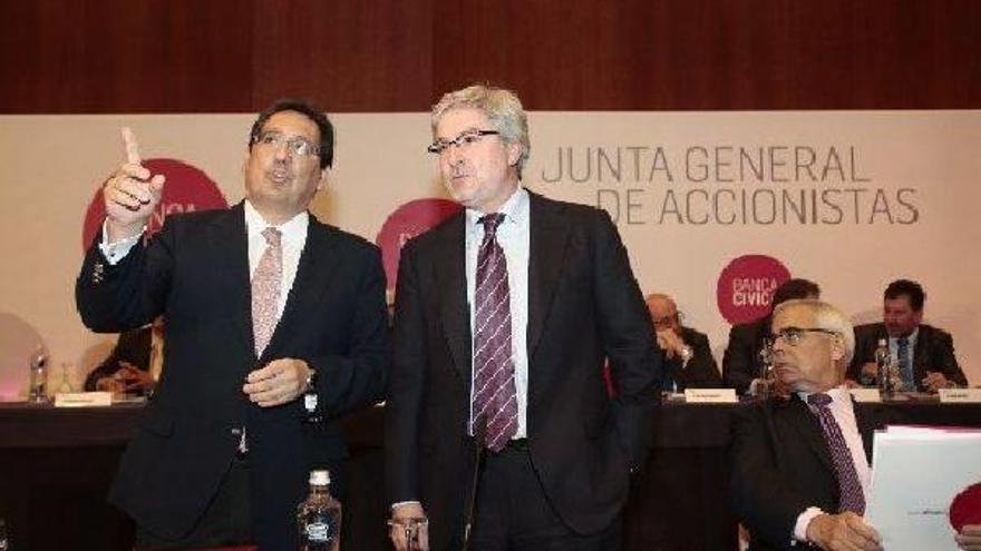 Antonio Pulido y Enrique Goñi, copresidentes de Banca Cívica, en la junta de accionistas de mayo.