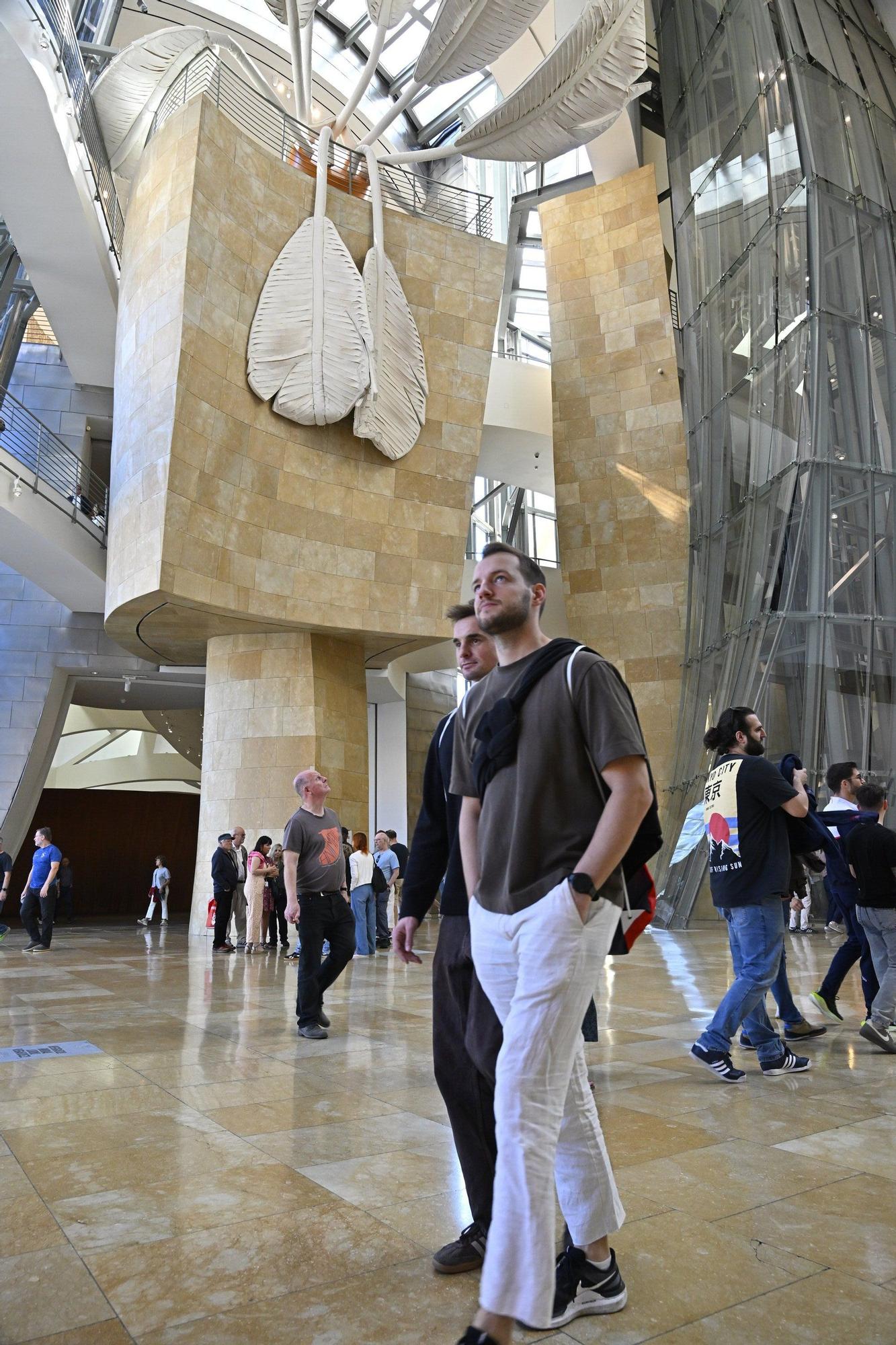 El Museo Guggenheim acoge a miles de visitantes en su 28º cumpleaños