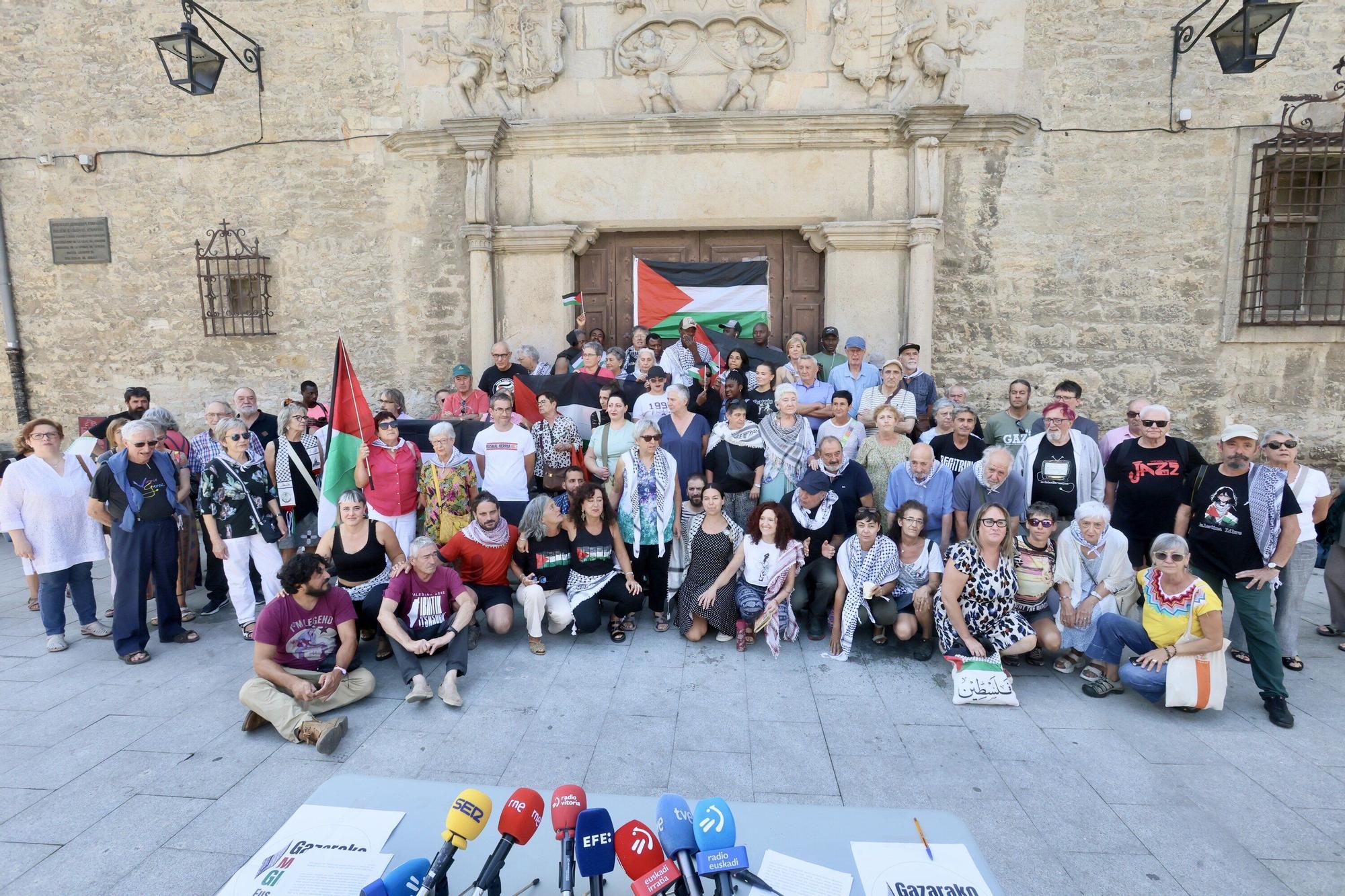 En imágenes: Encierro y ayuno en Vitoria-Gasteiz para apoyar a la &#039;Global Sumud Flotilla&#039;
