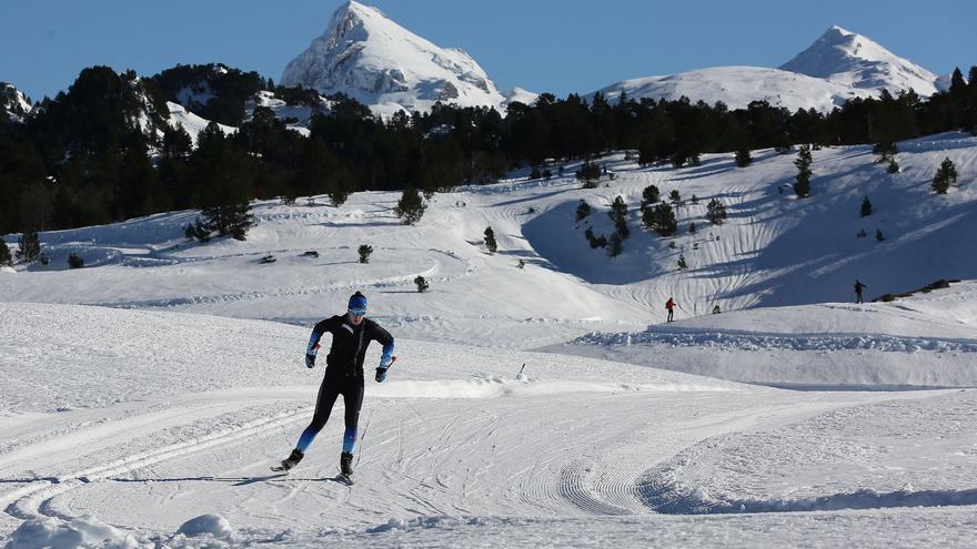 Ideal para esquiar: el abrigo de Decathlon que lo tiene todo y arrasará este invierno