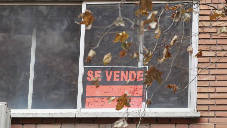 Fallece una agente inmobiliaria tras precipitarse por el hueco de una buhardilla que enseñaba en Granada