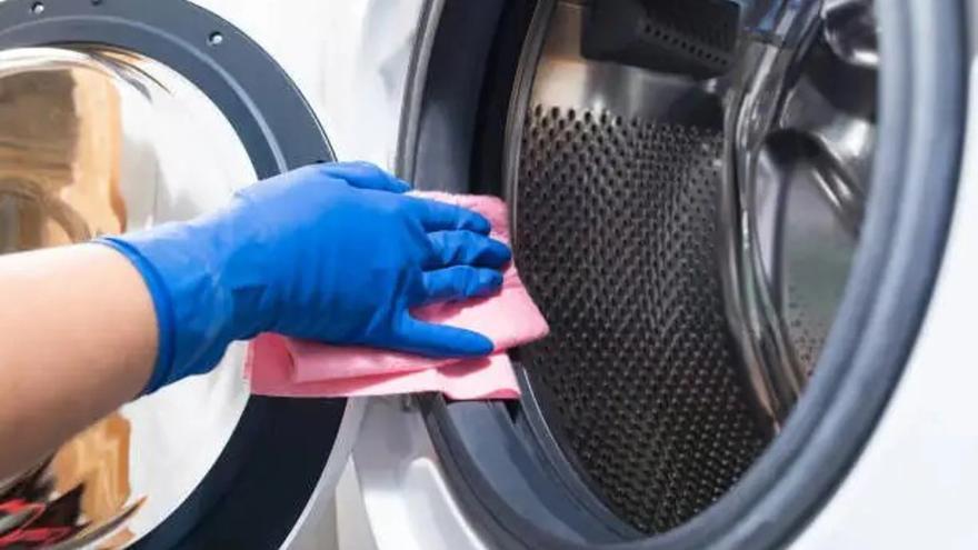 Despídete de la suciedad en la lavadora: el remedio casero para limpiar el moho de la goma