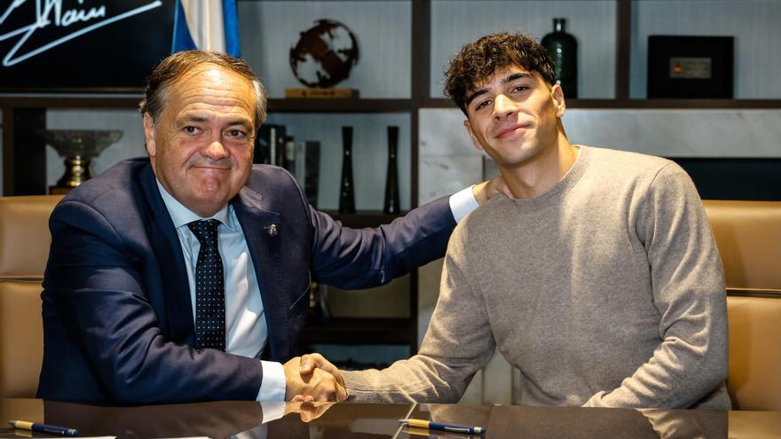 Jon Martín renueva con la Real hasta 2031