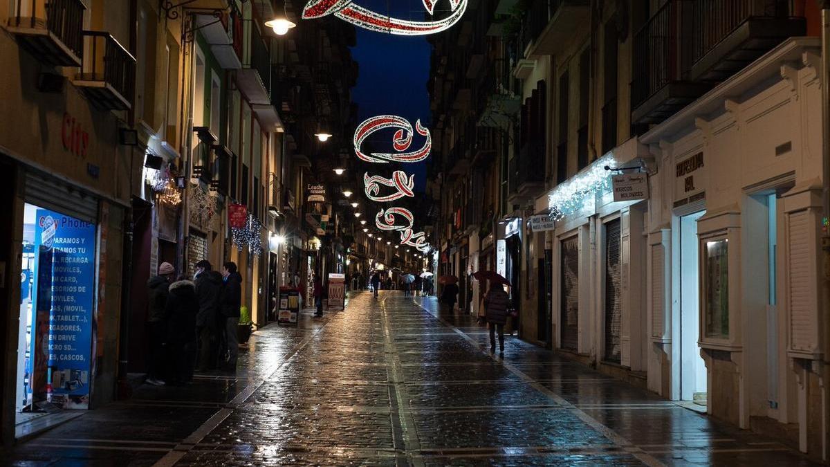 Ambiente de la nochevieja del año pasado en Pamplona, a la hora de la cena.