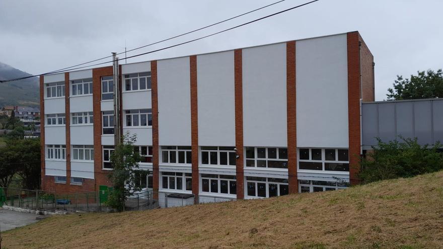 Abanto Zierbenako Udalak 87.000 euro baino gehiago inbertitu ditu udan herriko ikastetxeetan hobekuntzak egiten