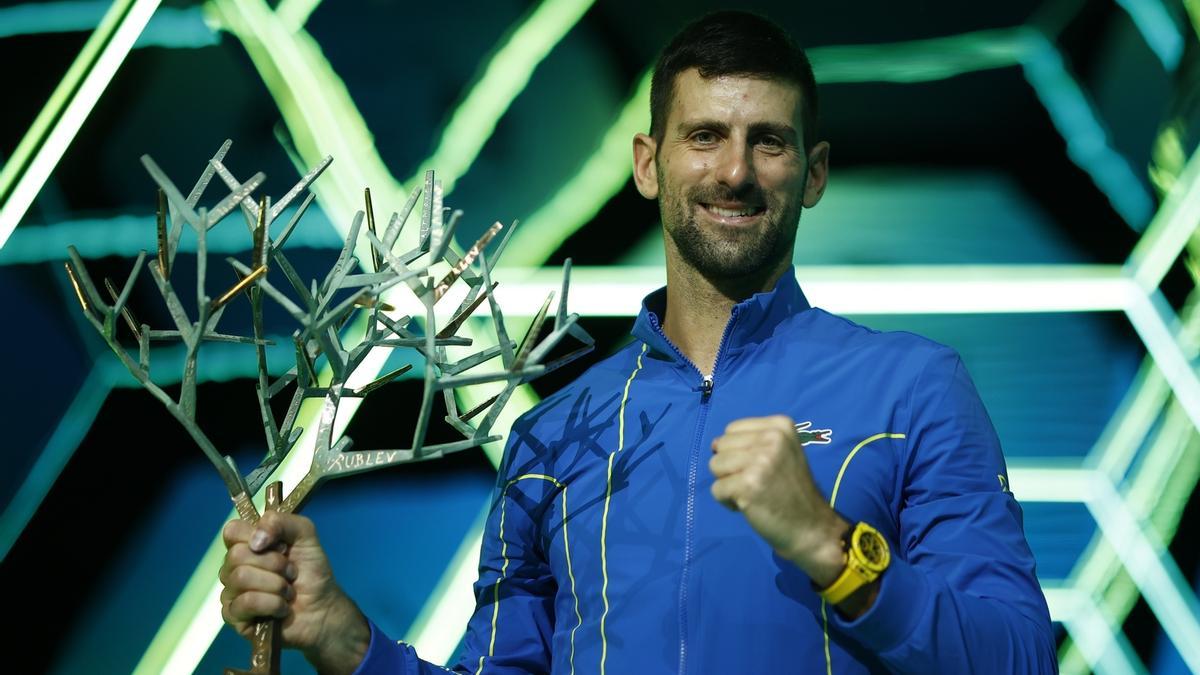 Novak Djokovic celebra su séptima victoria en el Masters 1000 de París-Bercy.