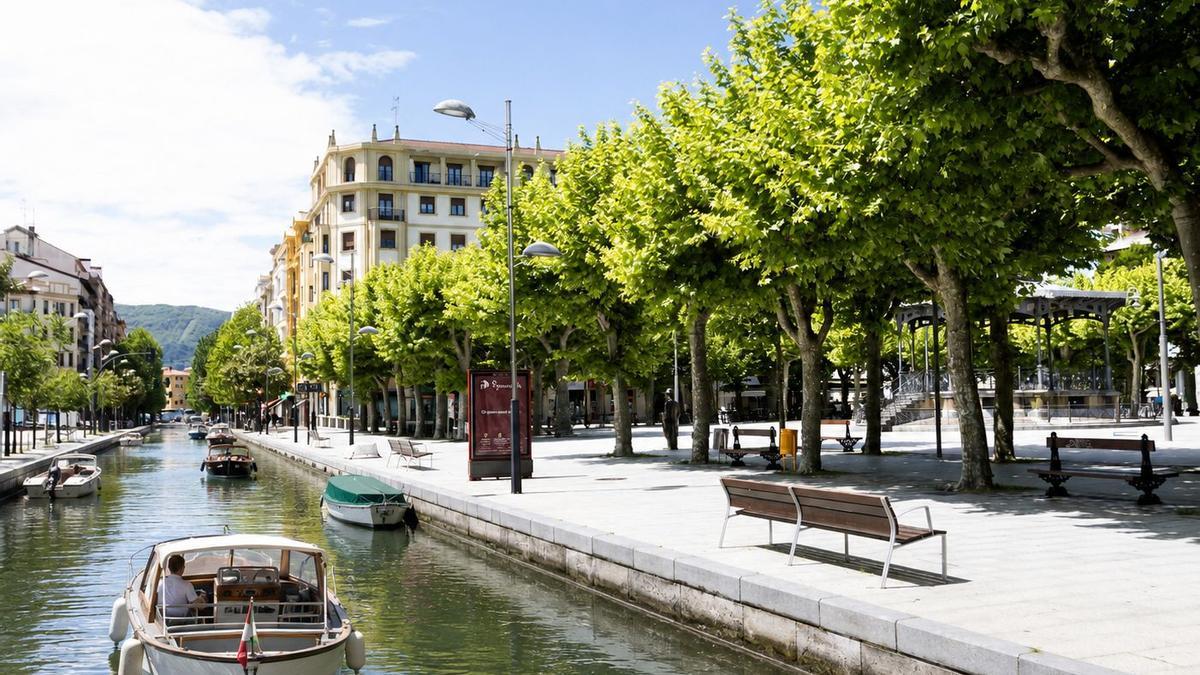 El Paseo Colón de Irun con un canal ficticio / Estitxu Ortolaiz