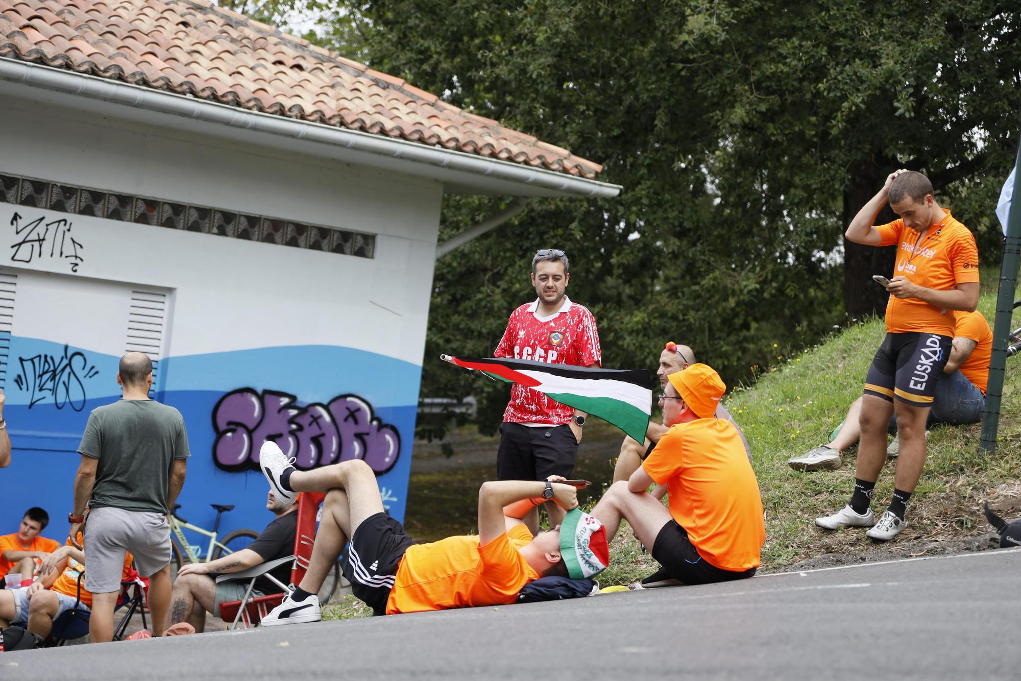 La Vuelta en Bizkaia: los aficionados toman Pike Bidea