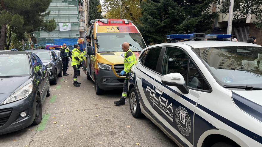 Muere una mujer tras caer desde un décimo piso con sus dos hijos, que han resultado graves