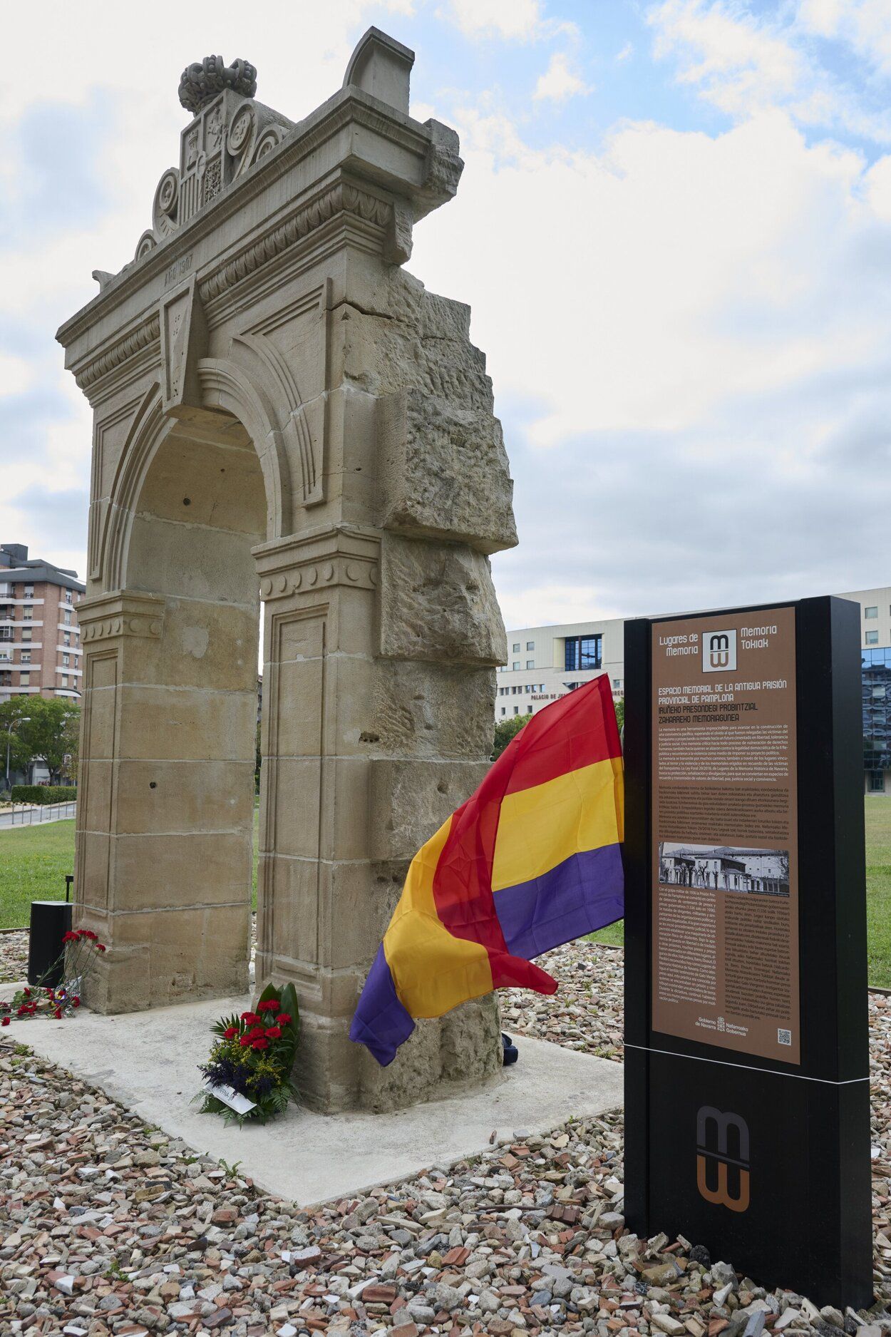 Fotos del homenaje en la vieja cárcel de Pamplona por el 89 aniversario de la matanza de Valcaldera