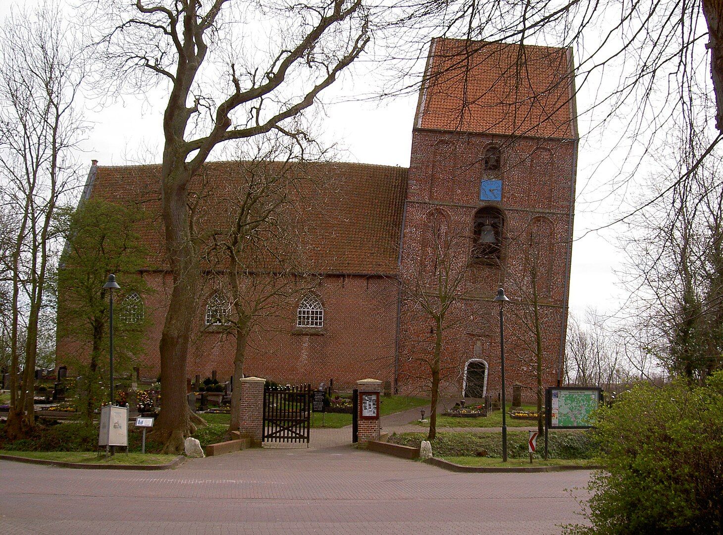 La torre de la capilla de Suurhusen (Países Bajos)