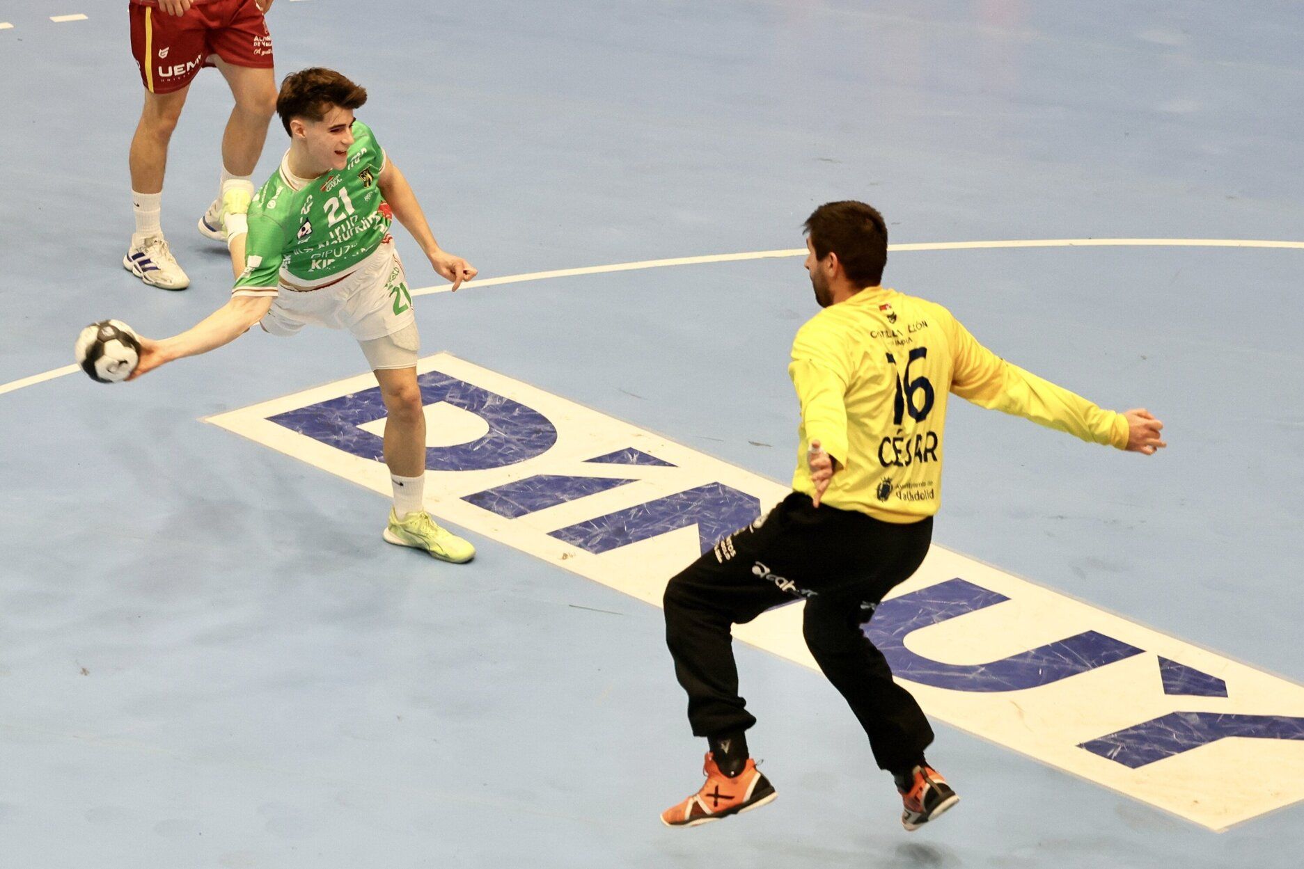 Gran victoria de un Bidasoa vestido de llamativo verde ante el Atlético Valladolid
