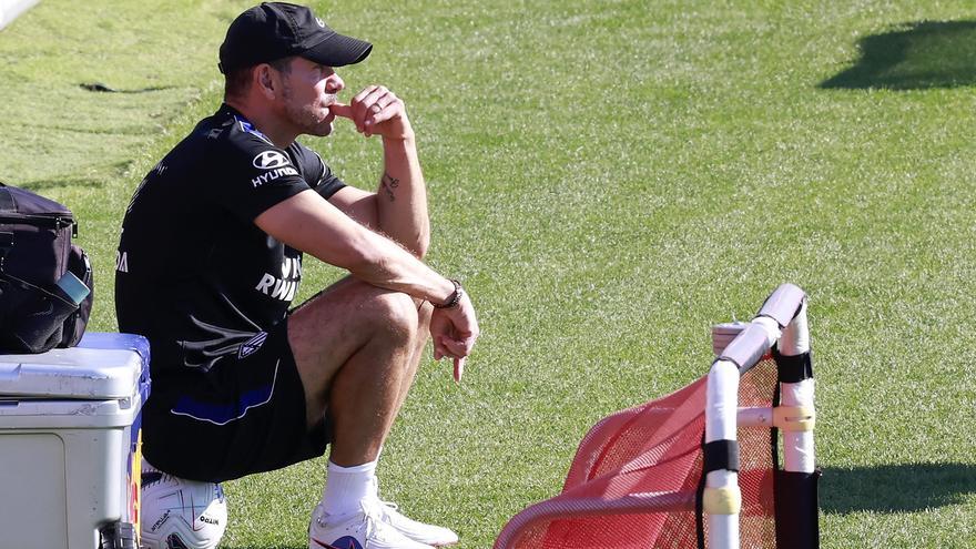 Simeone azuza a Julián Álvarez antes de visitar al Athletic