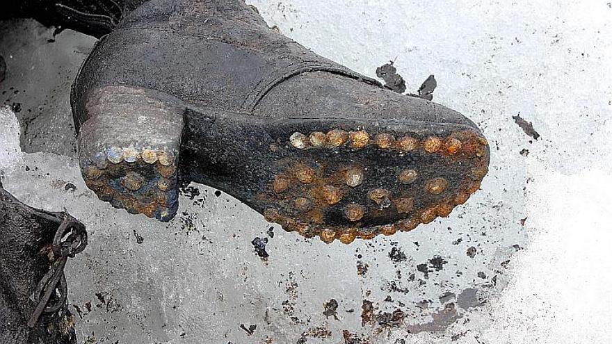 La bota de uno de los cadáveres momificados aparecidos en Suiza.
