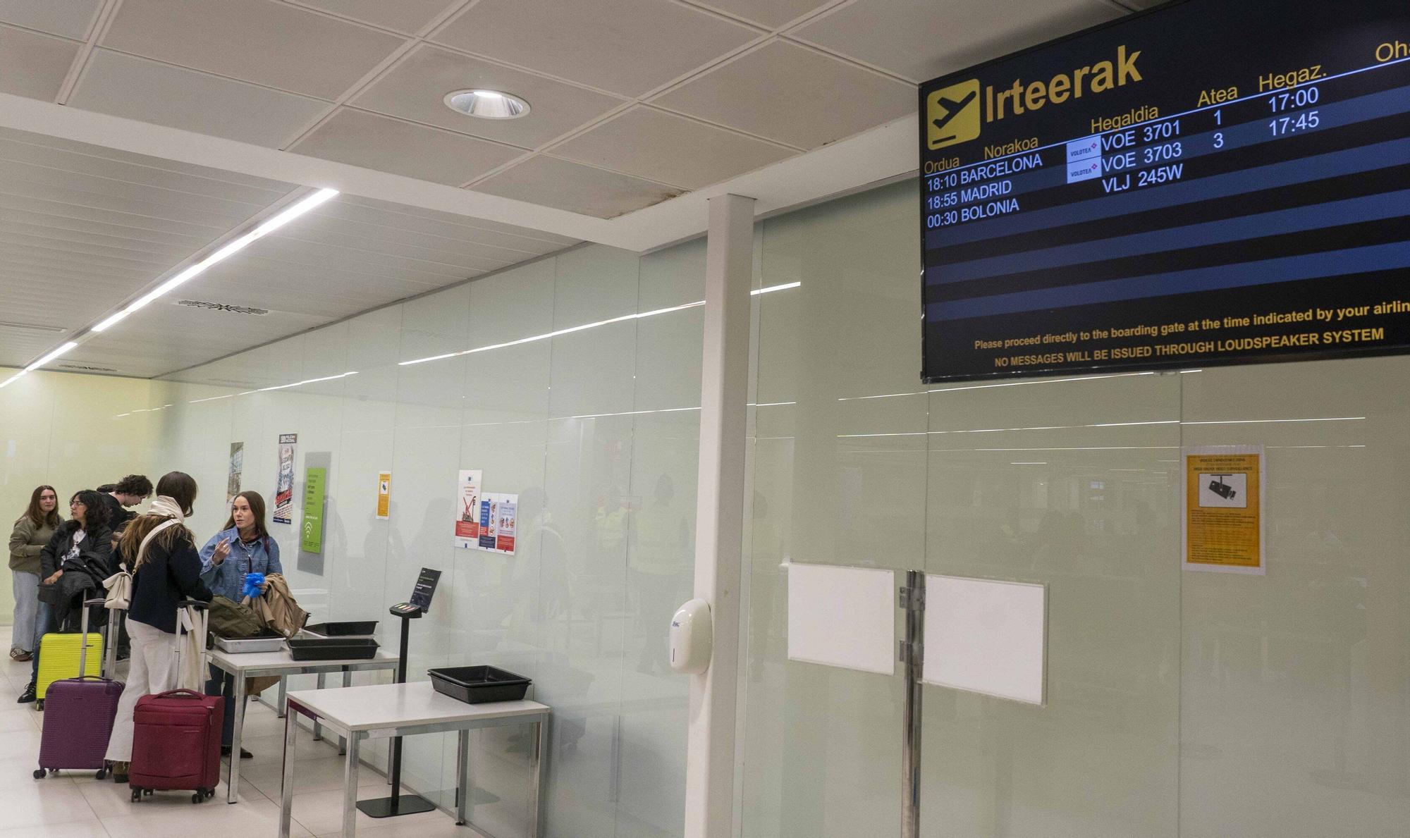 En imágenes: Foronda estrena los vuelos regulares a Barcelona y Madrid