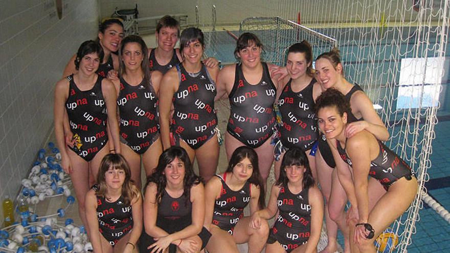 Las jugadoras del UPNA 98 02 que han conseguido el ascenso a División de Honor.
