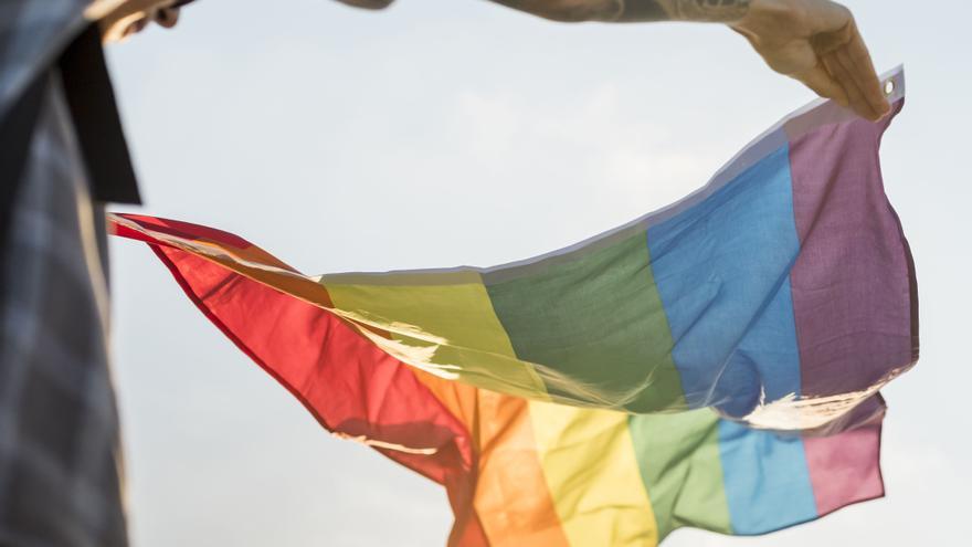 La batucada Lafarruka denuncia acoso, presiones y cánticos franquistas por colgar la bandera LGTBIQ+ en la txozna de Gorraiz