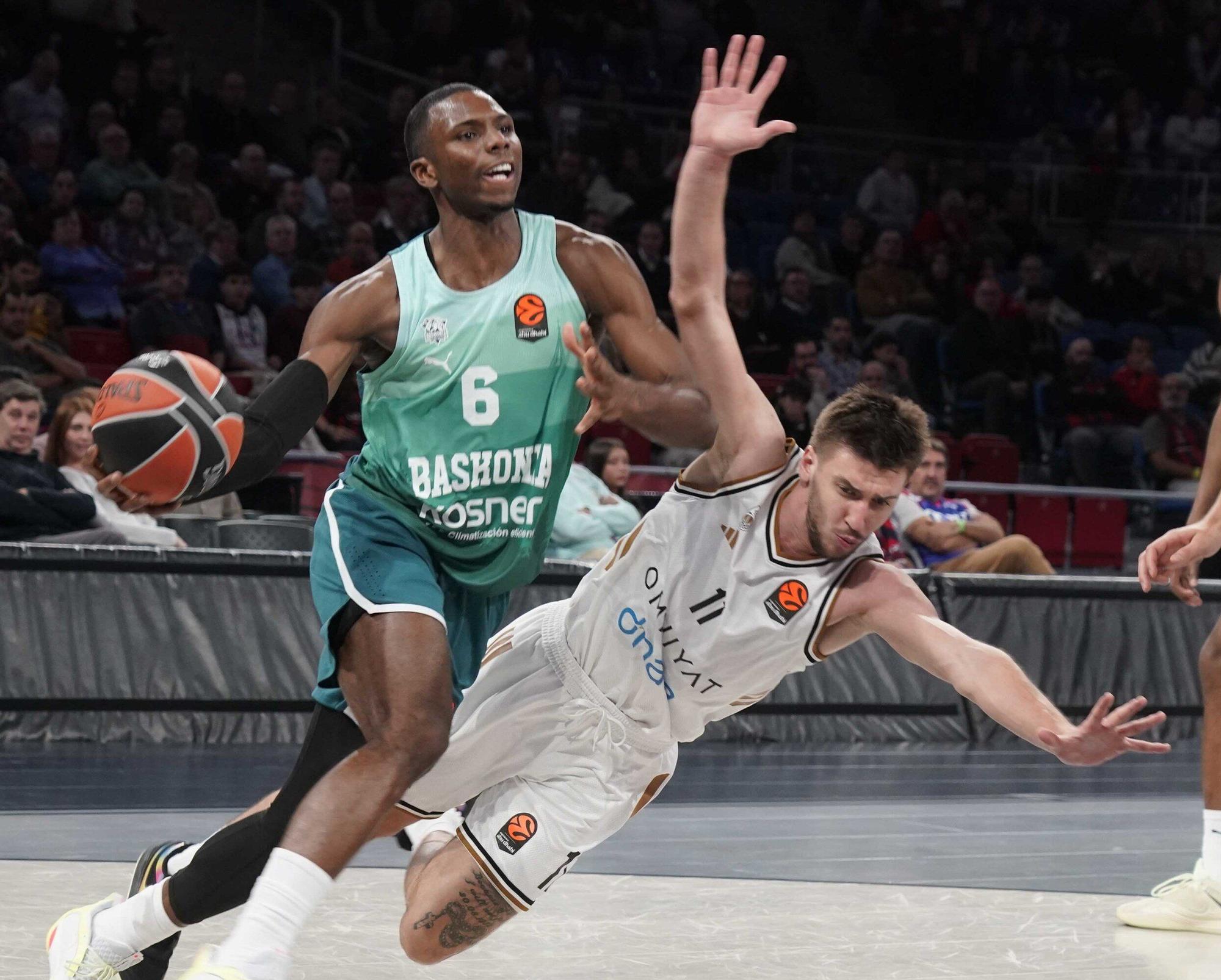 Todas las imágenes del Baskonia - Dubái (92-85)