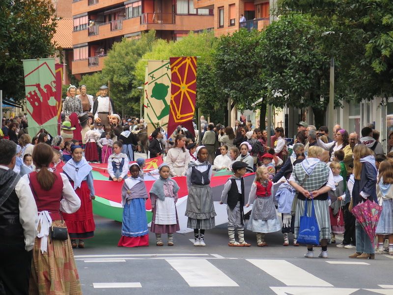 El desfile de la Euskal Jaia de Urretxu, en imágenes
