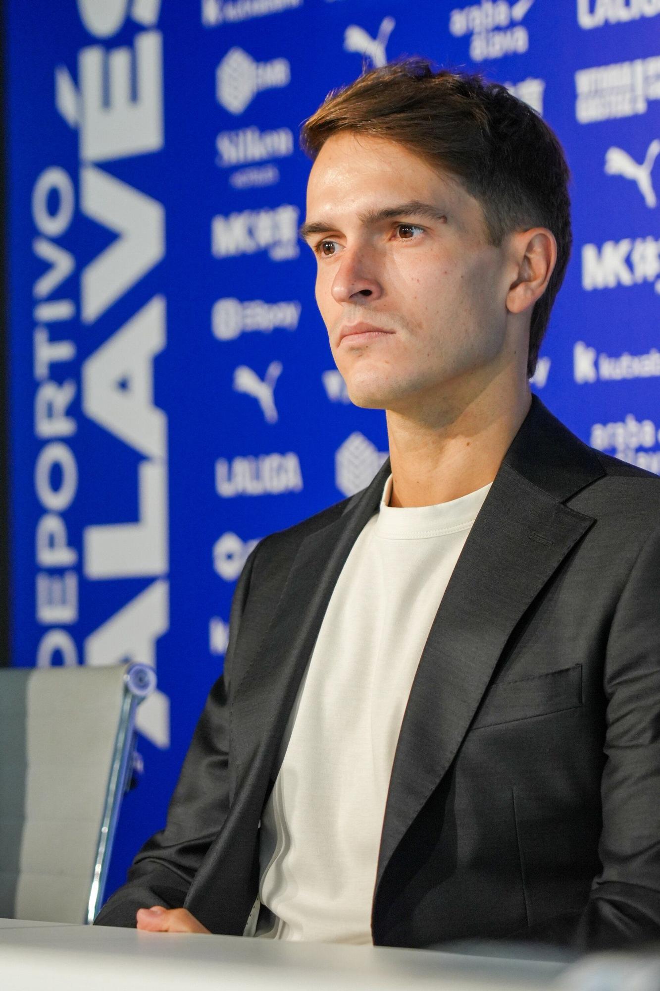 En imágenes: Presentación de Denis Suárez como jugador del Alavés
