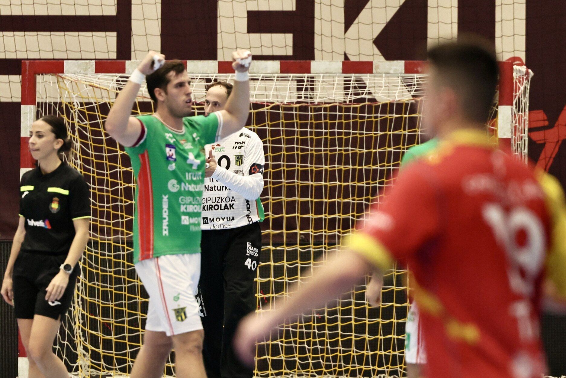 Gran victoria de un Bidasoa vestido de llamativo verde ante el Atlético Valladolid