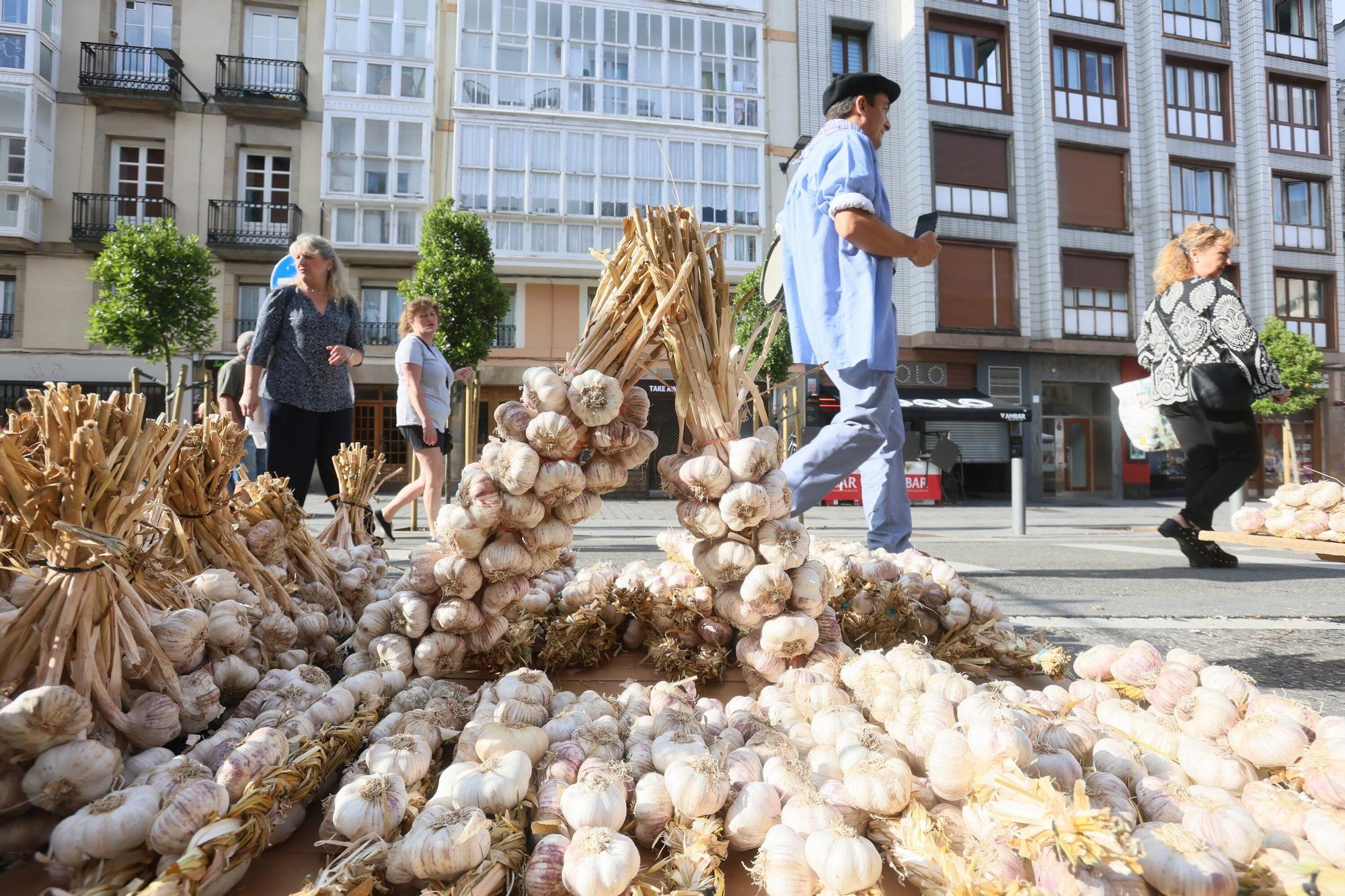 En imágenes: La feria de ajos atrae a los vitorianos un año más