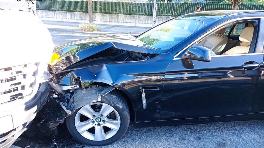 Una conductora ebria choca contra varios vehículos estacionados en la Txantrea