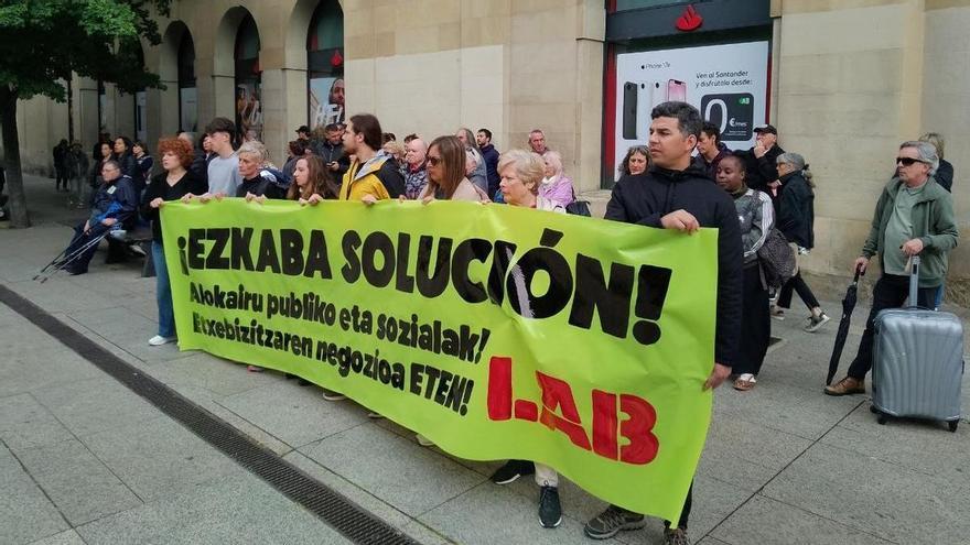 Vecinos de Ezkaba protestan contra la descalificación de 190 viviendas protegidas en 2027