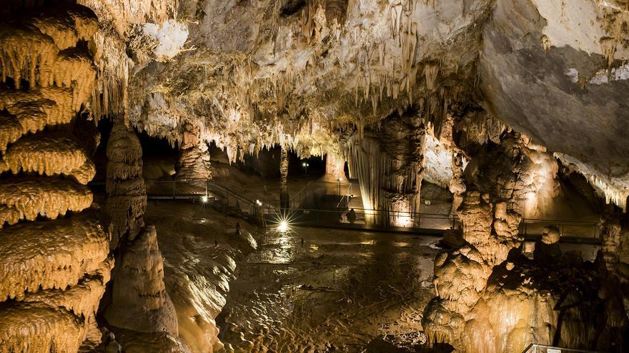 Urretxuko Urrelur museoak Pozalagua kobazulora txangoa antolatu du