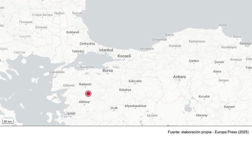Al menos cuatro heridos y dos rescatados por un terremoto de magnitud 6,1 en el oeste de Turquía