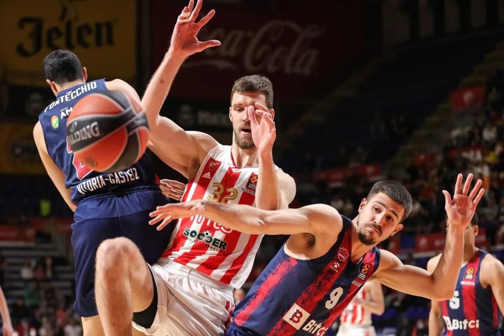 Imágenes del duelo entre Estrella Roja y Baskonia