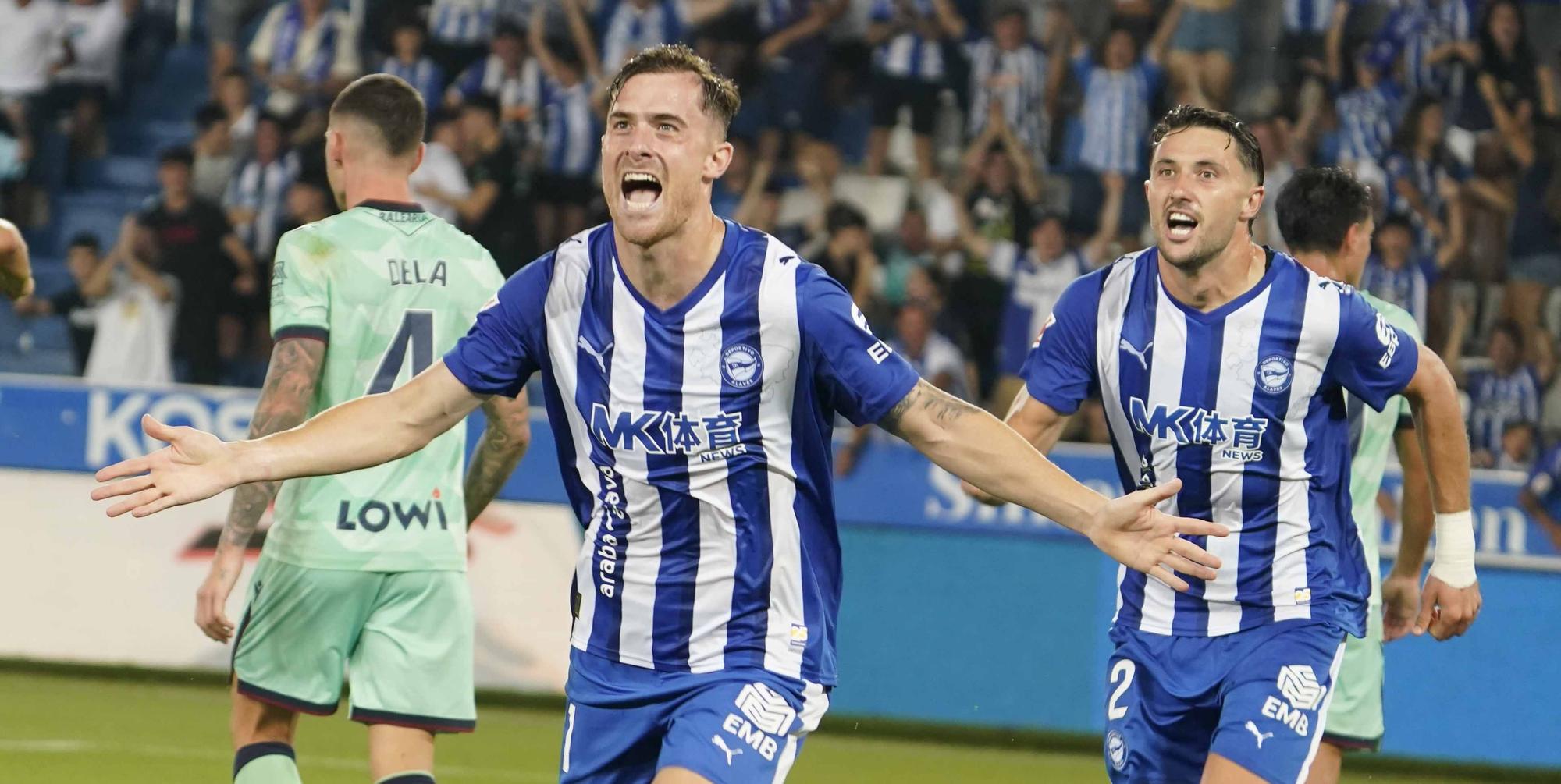 En imágenes: Así está siendo el debut liguero del Alavés contra el Levante