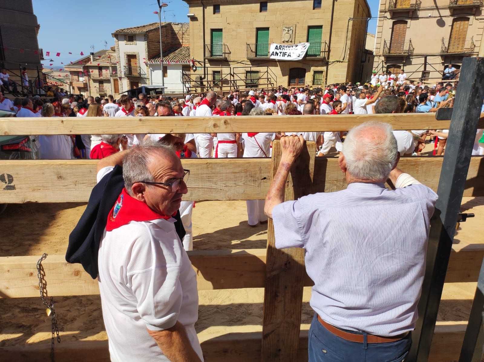 Fotos del cohete de fiestas de Arróniz 2025