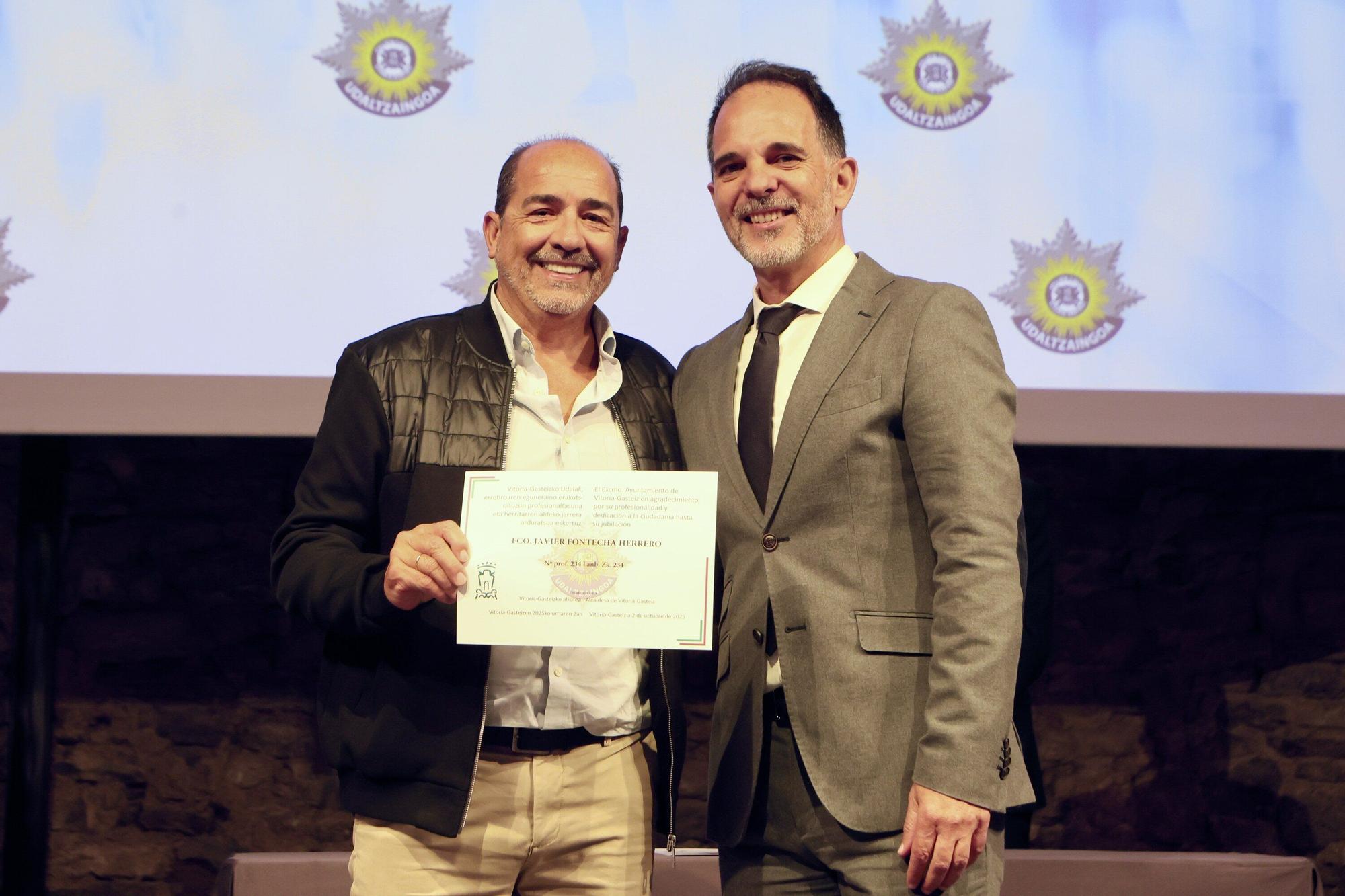 En imágenes: La Policía Local celebra la festividad de los Ángeles Custodios en Vitoria