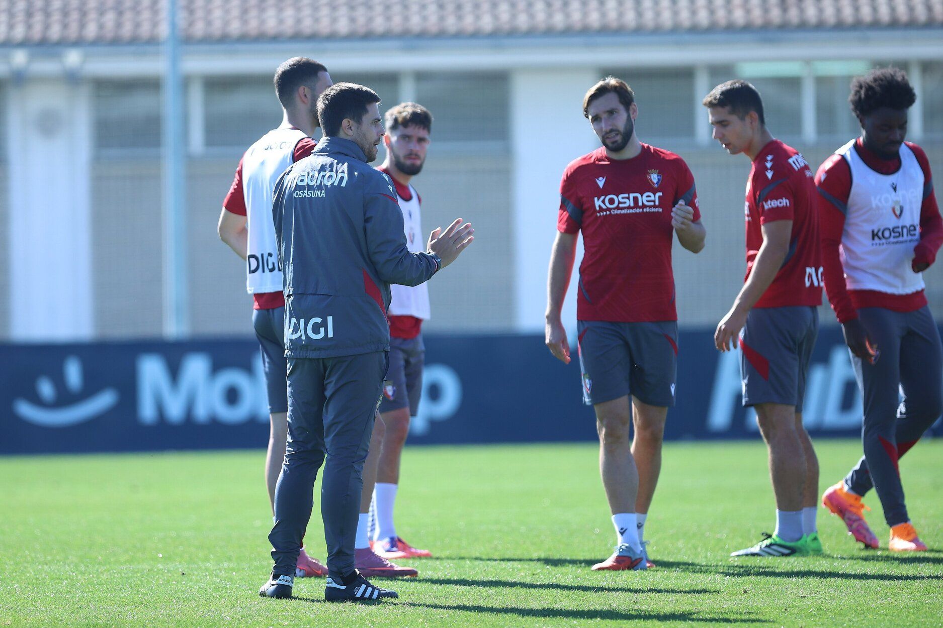 Fotos del entrenamiento de Osasuna (02/10/2025)