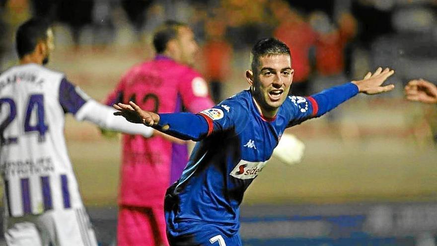 Unzueta celebra un gol ante el Valladolid en la última victoria en Lezama. Foto: Borja Guerrero