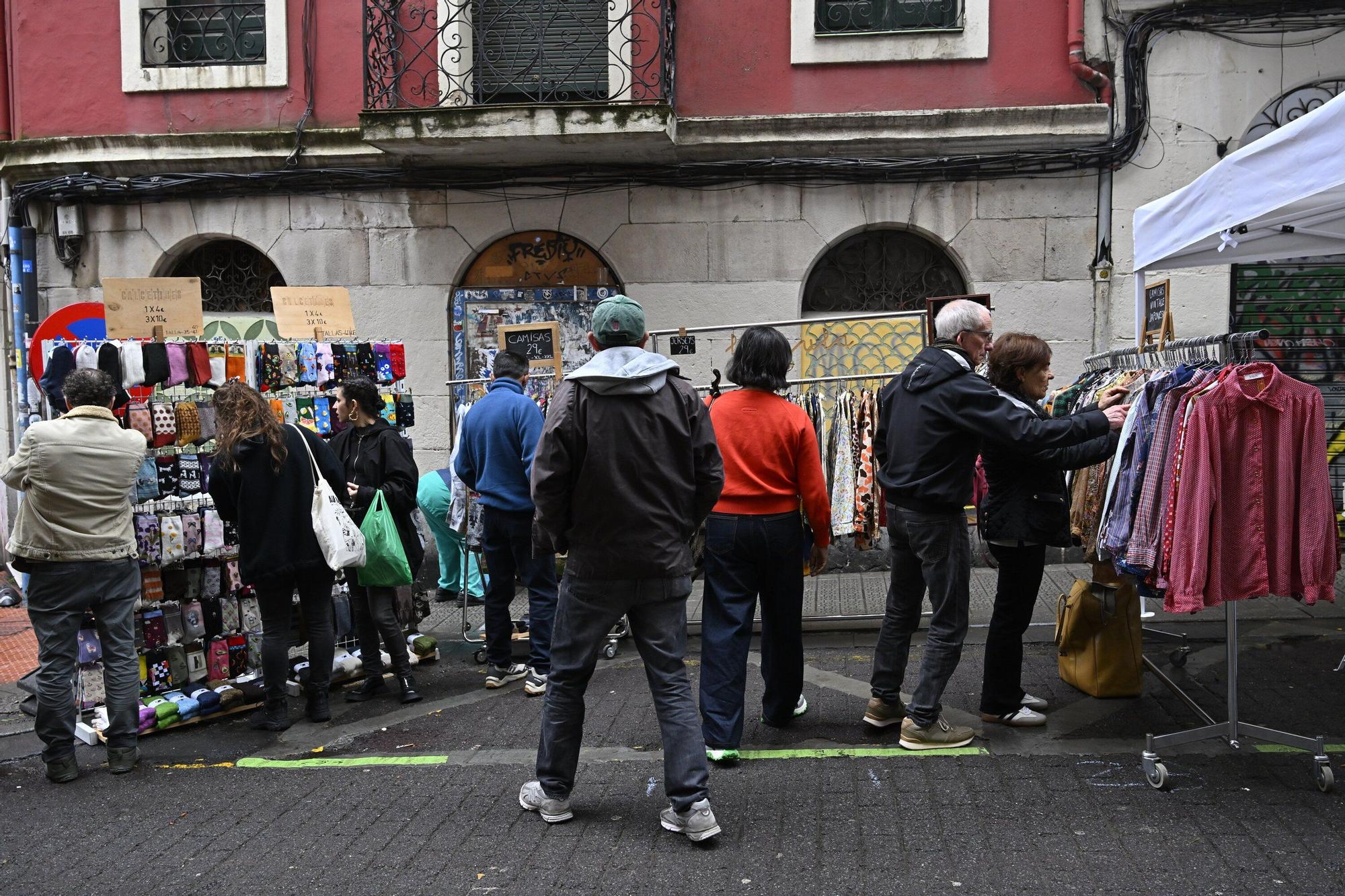 En imágenes: el mercado del Dos de Mayo se viste de Navidad